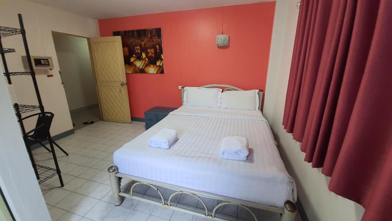 D.D. Inn Beach Guesthouse Pattaya Esterno foto