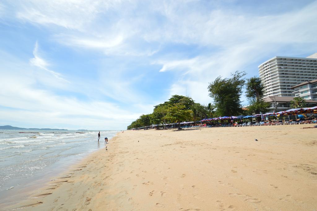 D.D. Inn Beach Guesthouse Pattaya Esterno foto